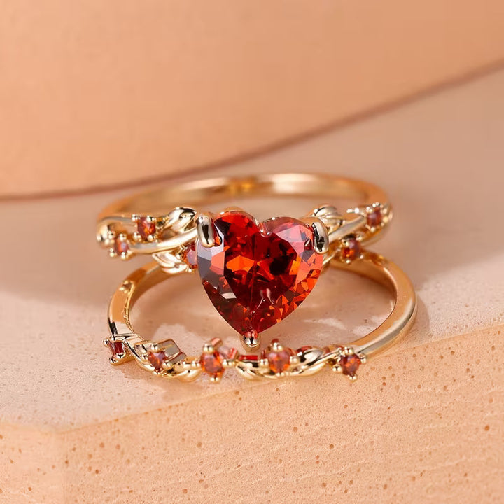 Elegant gullring med hjerteaksent