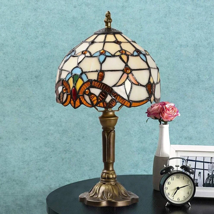 Antikk lampe i farget glass - Tidløs eleganse & håndverk