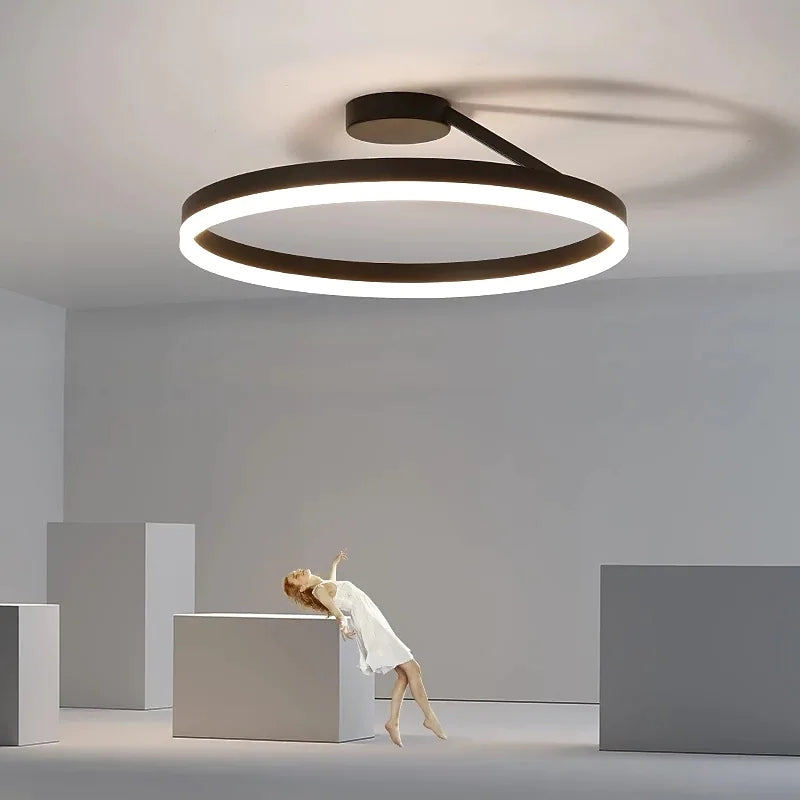 Rund LED-taklampe i metall, dimbar