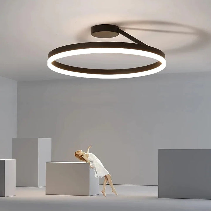 Rund LED-taklampe i metall, dimbar