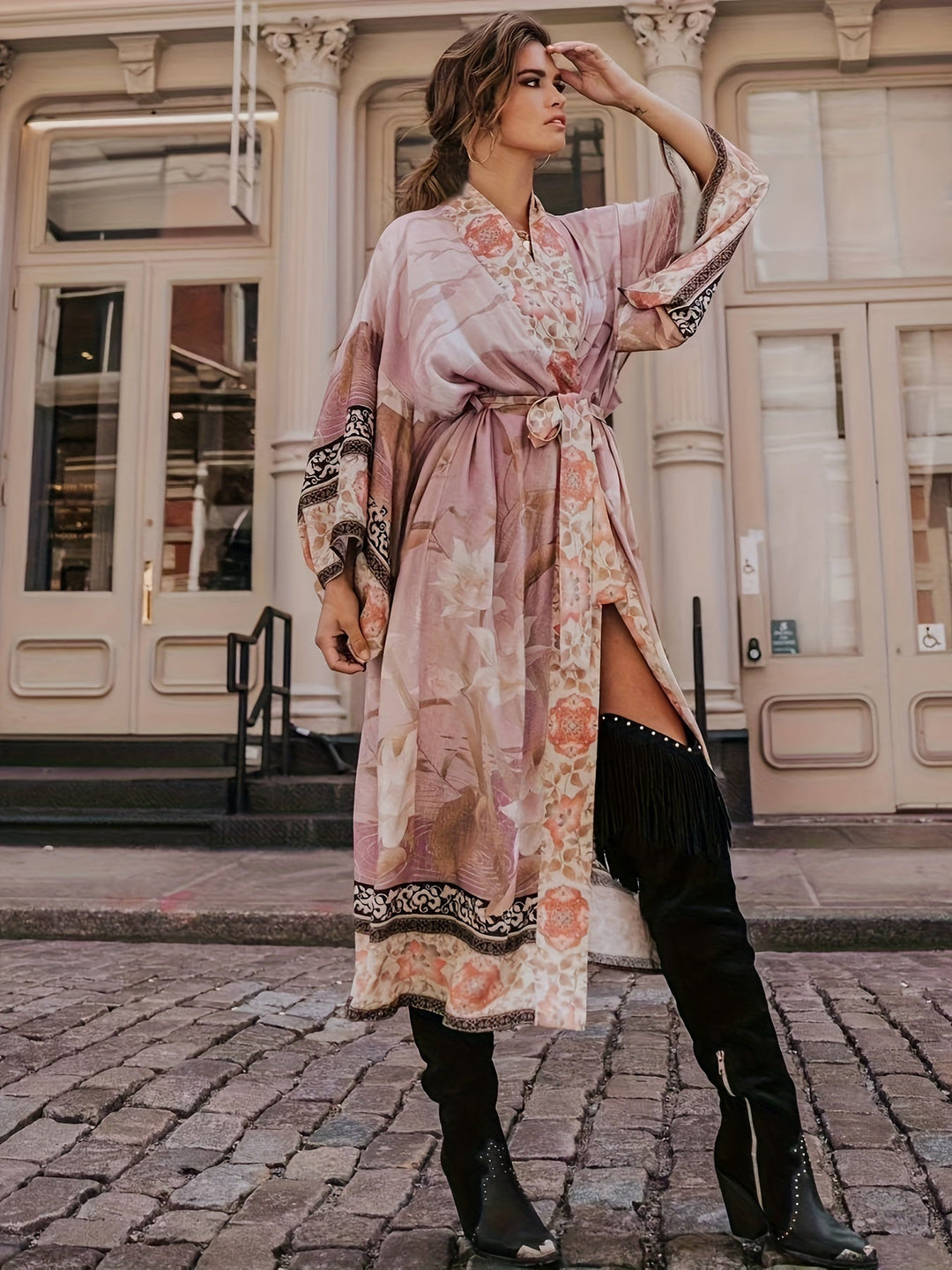Kimono med rødt blomstertrykk - Isabella