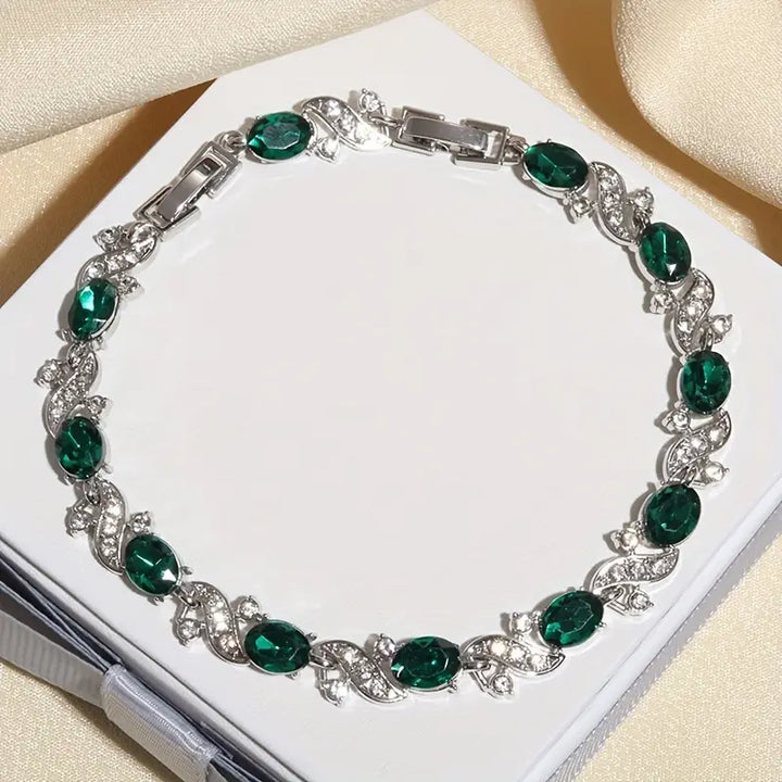 Elegant armbånd i hvitt gull med raffinerte detaljer