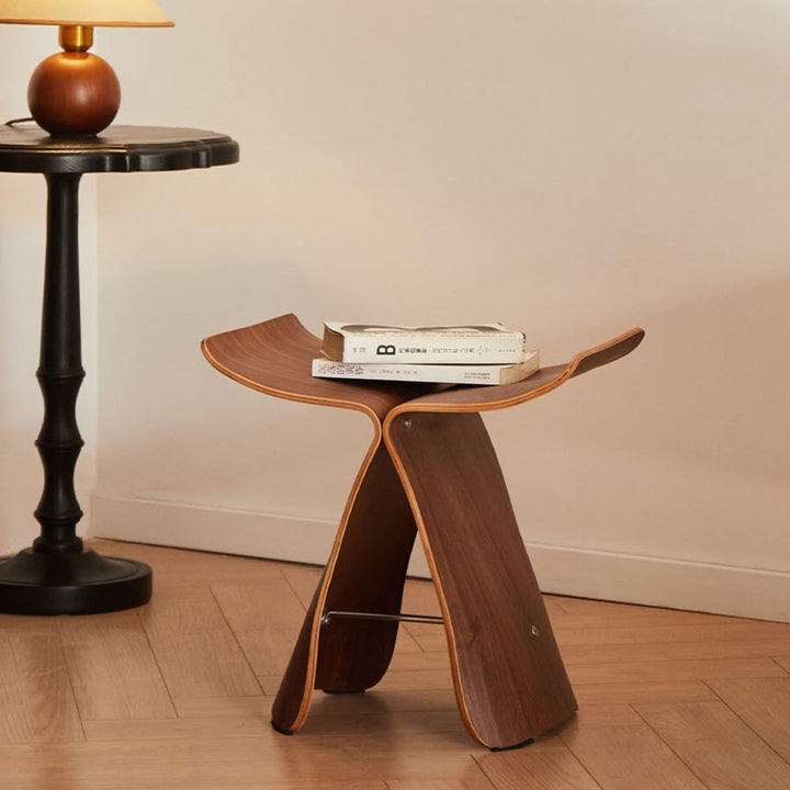 Elegant Sommerfuglkrakk – Tidløst Design for Stue og Gang