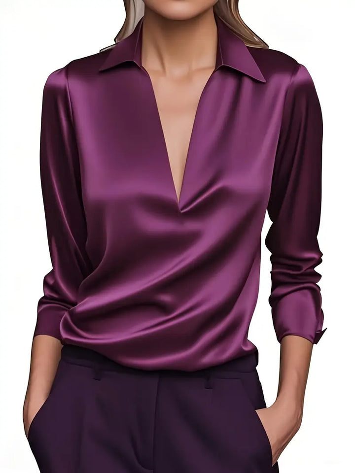 Satengbluse for dame med V-hals og drapert krage