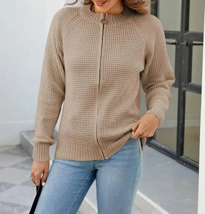 Solid-colored, casual women's cardigan with zipper