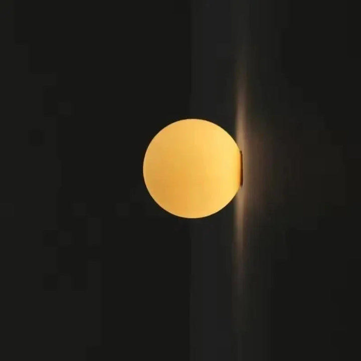 Vegglampe i Frostet Glass