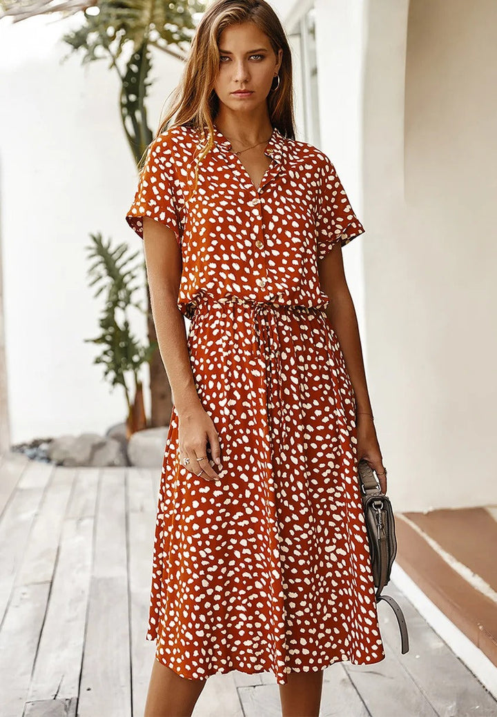 Elegant og komfortabel sommerkjole med print