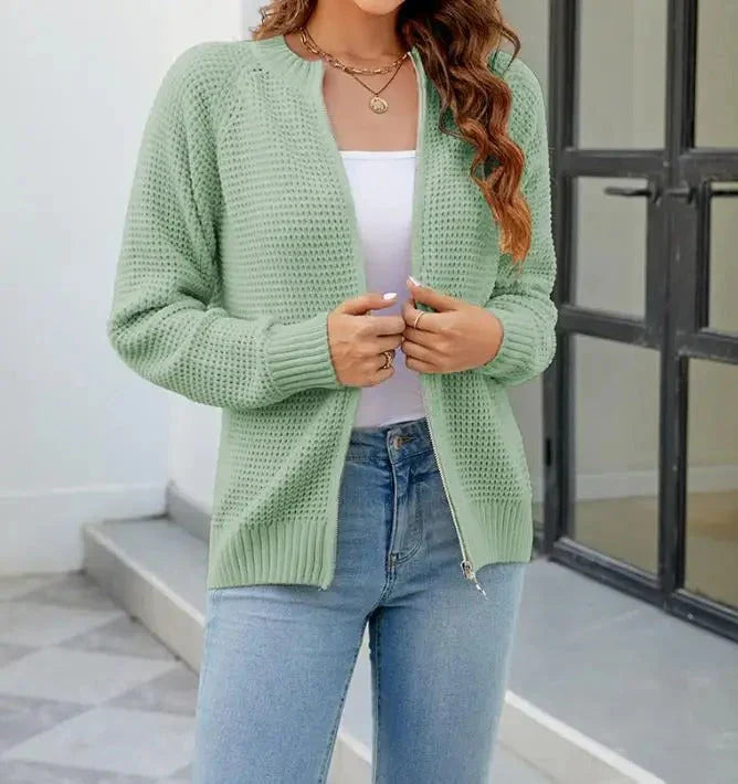 Solid-colored, casual women's cardigan with zipper