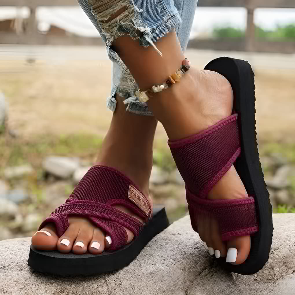 Orthopedic sandals with correction of hallux valgus for women