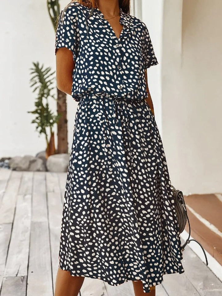 Elegant og komfortabel sommerkjole med print