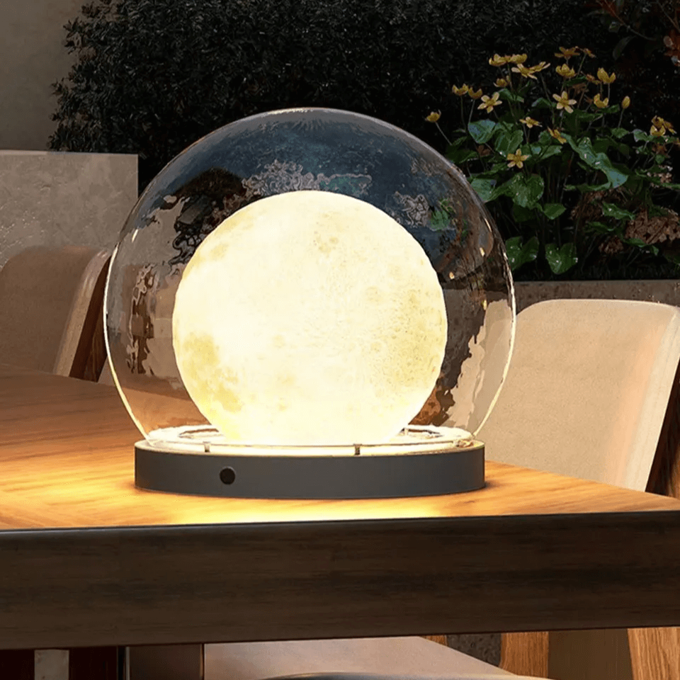 Moderne utendørslampe – Design i måneform