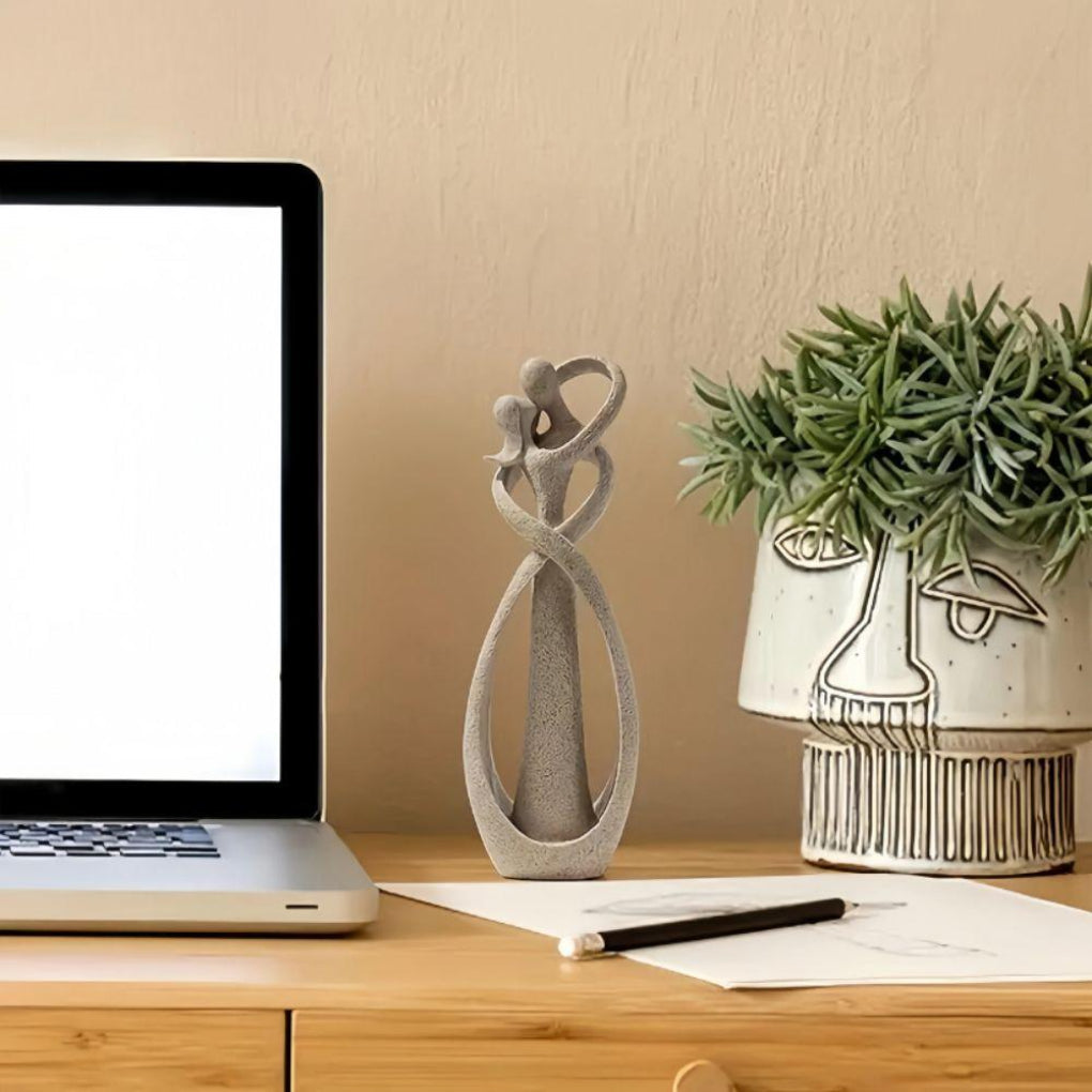 Abstrakt skulptur av tidløs kjærlighet