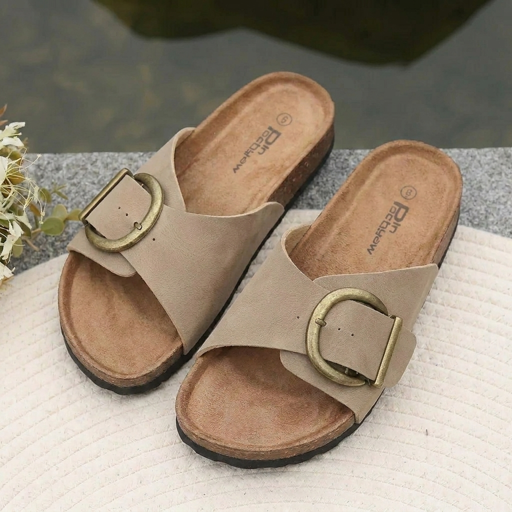 Sandaler med åpen tå og spenne detalj