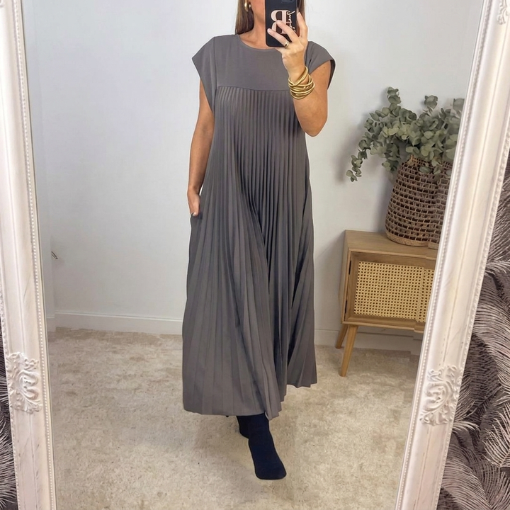 Kvinnens Kortermet Pleated Lang Kjole