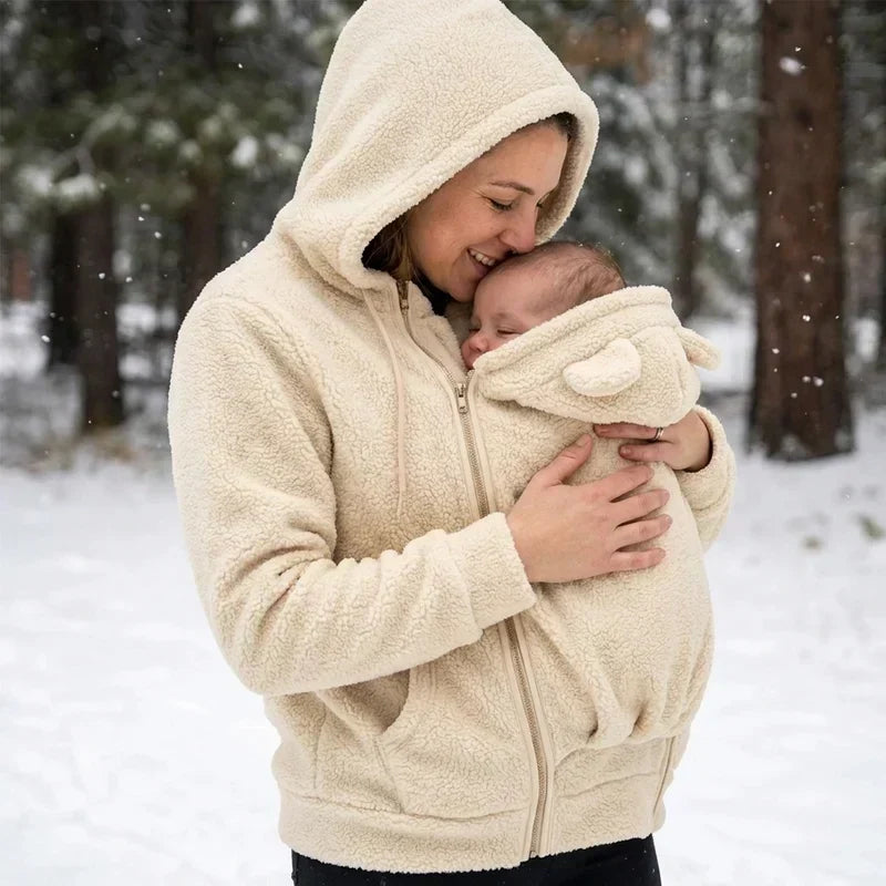 Myk fleece-hettegenser for babybæring med lomme foran
