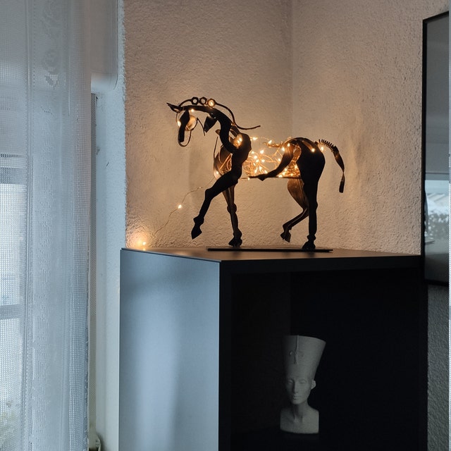 Håndlaget hestefigur – Ferro