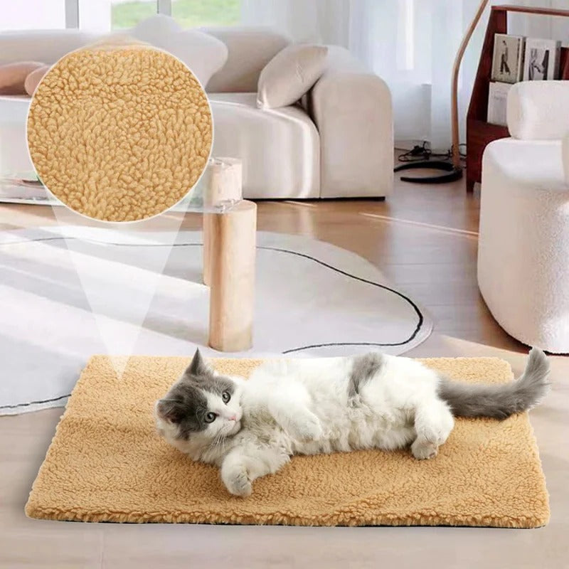 Selvoppvarmende varmepute for katt og hund i mykt kunstpels