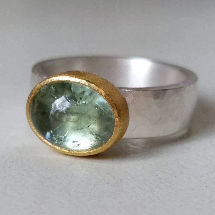 Elegant grønn zirkoniaring