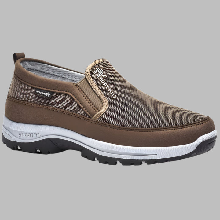 Light, breathable, slip-resistant outdoor shoes