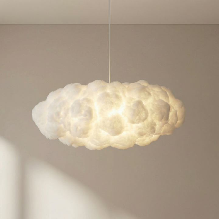 Skyformet LED-taklampe i PVC og metall