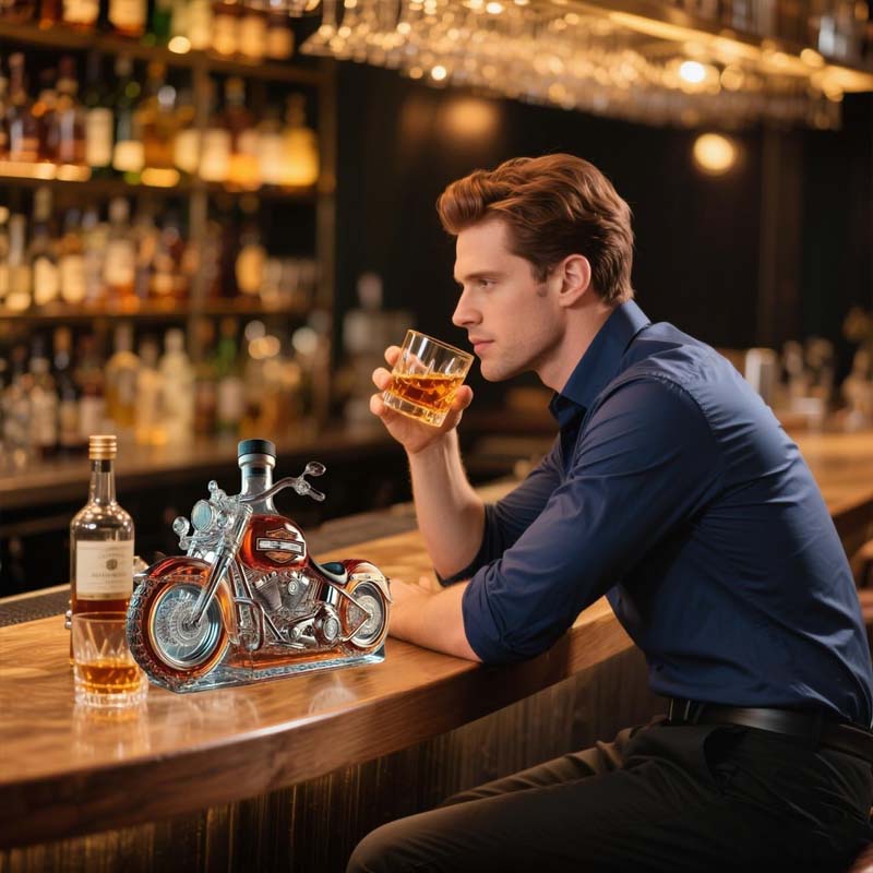 Whiskykaraffel i Form av en Harley-Motorsykkel for Hjemmebar