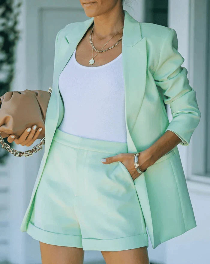 Stylish blazer and shorts set for women