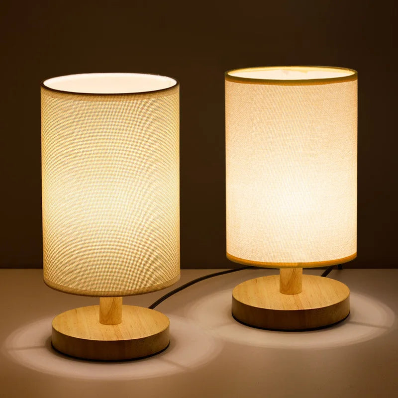 Moderne Trelampe til Nattbord | Dimbar & Fjernkontroll