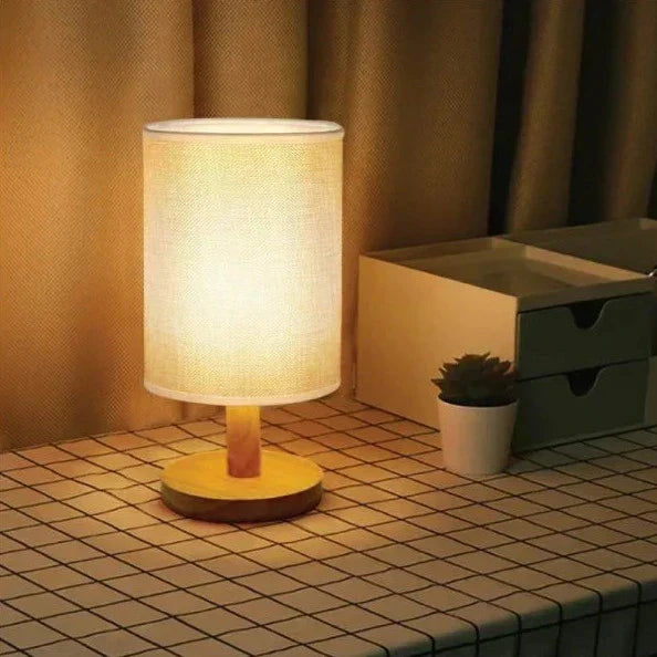 Moderne Trelampe til Nattbord | Dimbar & Fjernkontroll