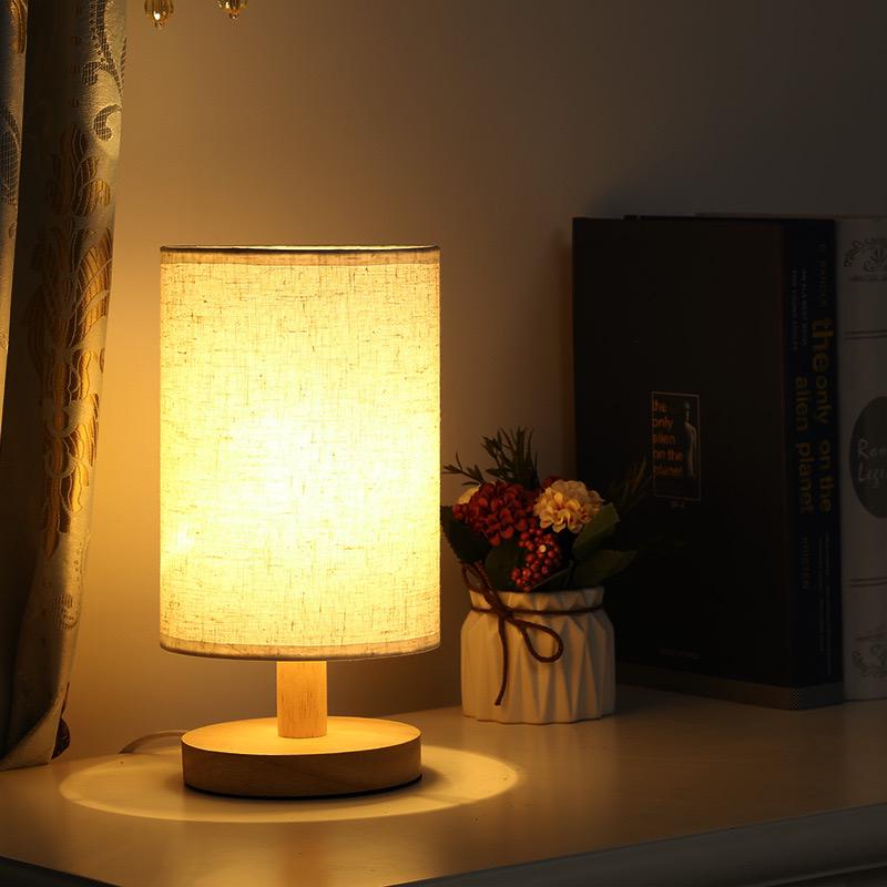 Moderne Trelampe til Nattbord | Dimbar & Fjernkontroll
