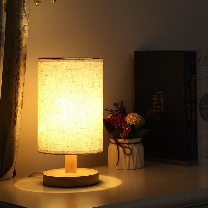 Moderne Trelampe til Nattbord | Dimbar & Fjernkontroll