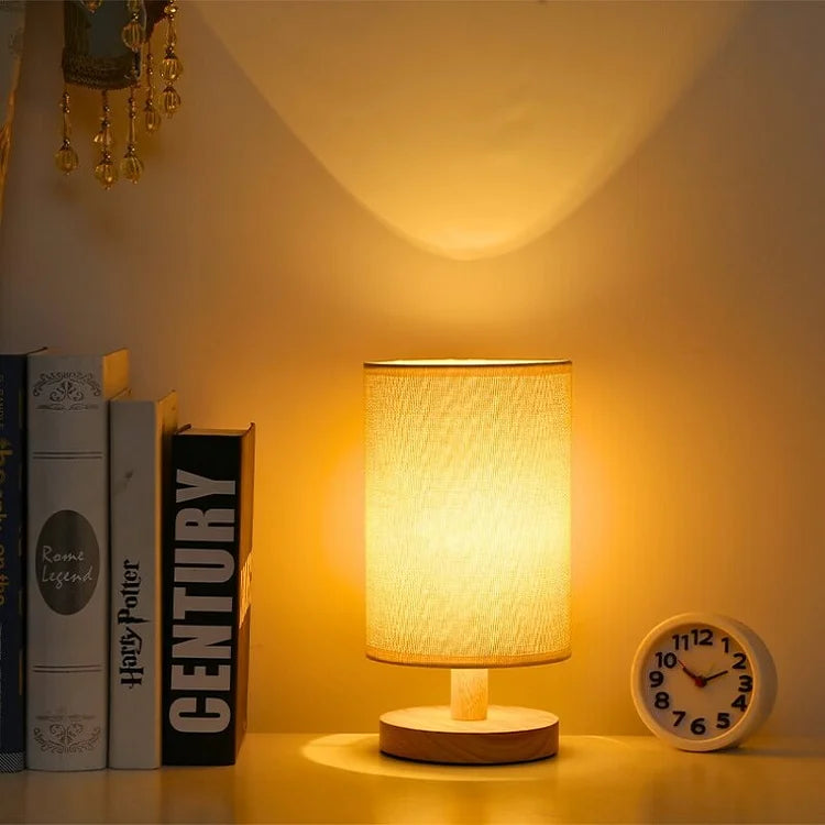 Moderne Trelampe til Nattbord | Dimbar & Fjernkontroll
