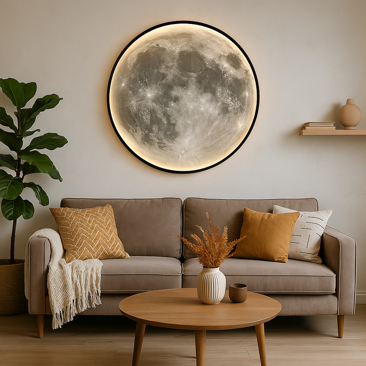 Lunara Moon Wall Light viser realistiske kraterdetaljer og et mykt LED-lys