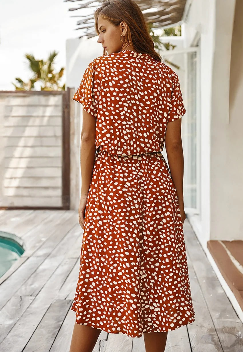 Elegant og komfortabel sommerkjole med print