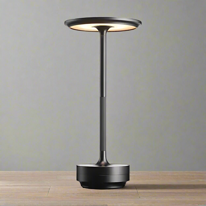 Einfach, kabellose Tischlampe mit Laden