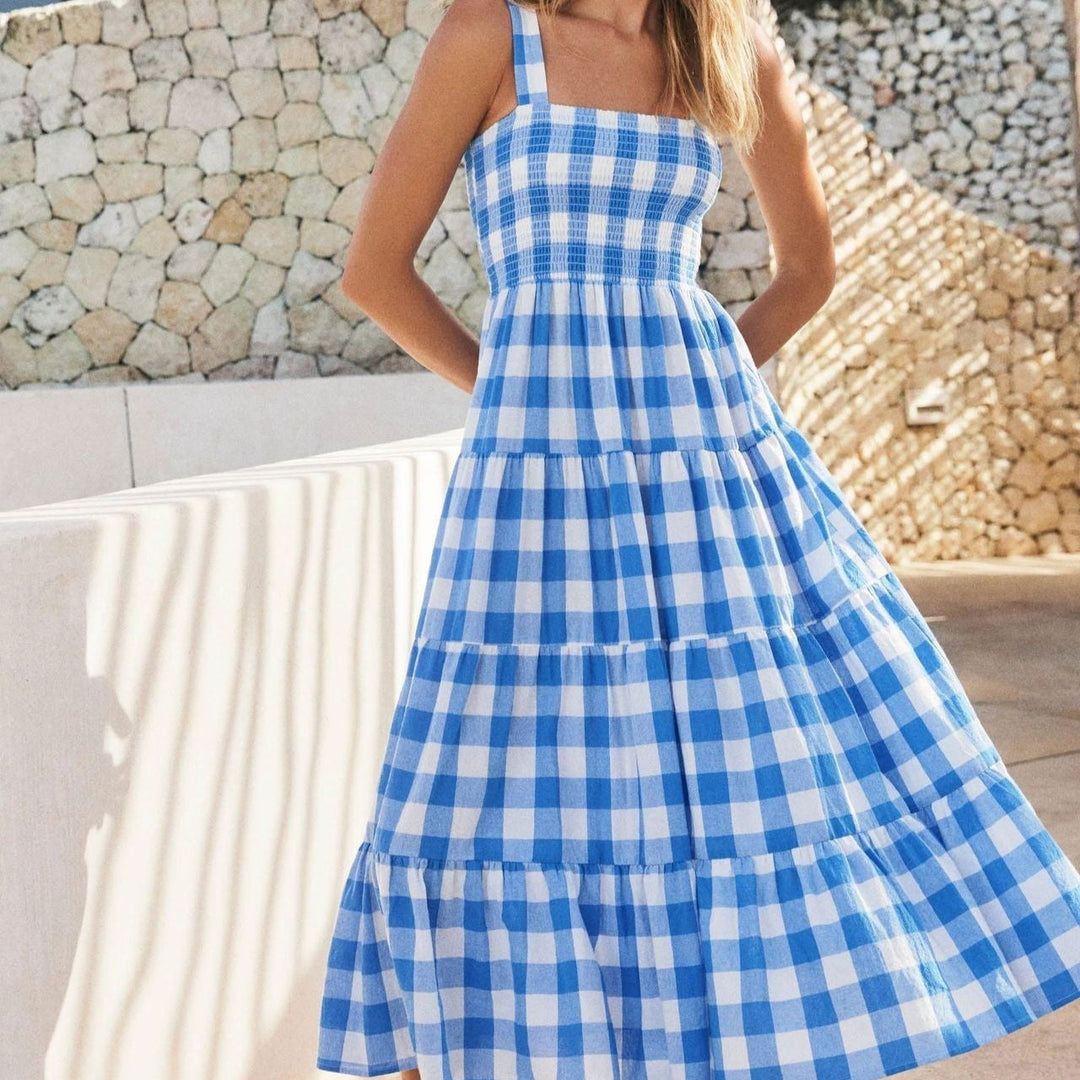 Flowing vintage dress with spaghetti straps