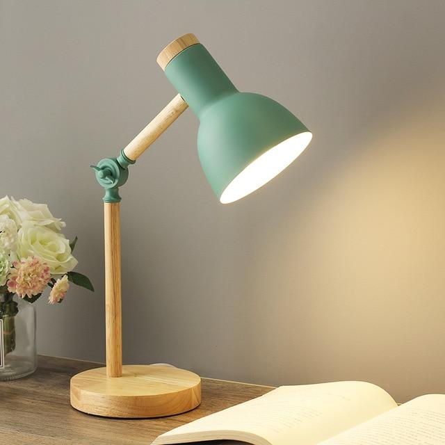 Skandinavisk bordlampe i tre | Minimalistisk design
