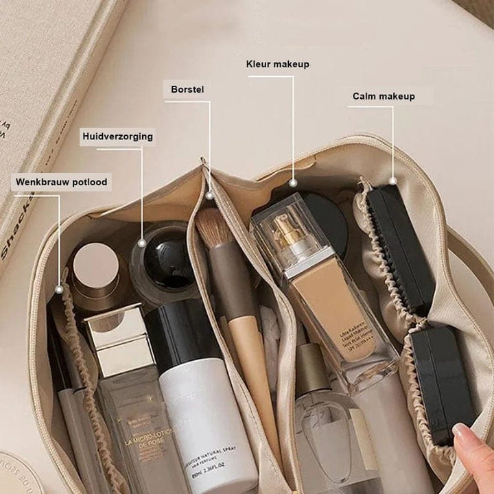 Makeup bag in leather