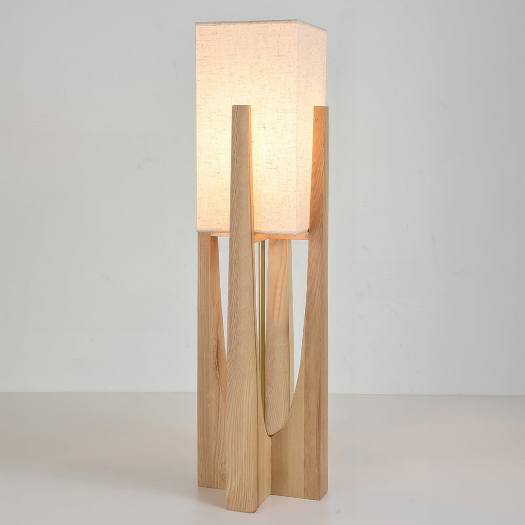 Gulvlampe i valnøtt | Minimalistisk og koselig