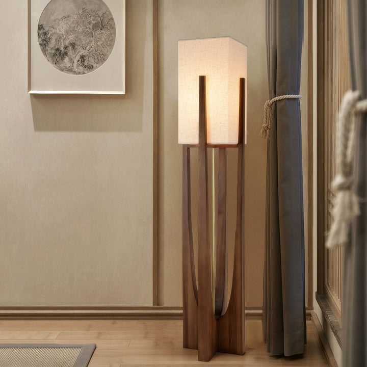 Gulvlampe i valnøtt | Minimalistisk og koselig
