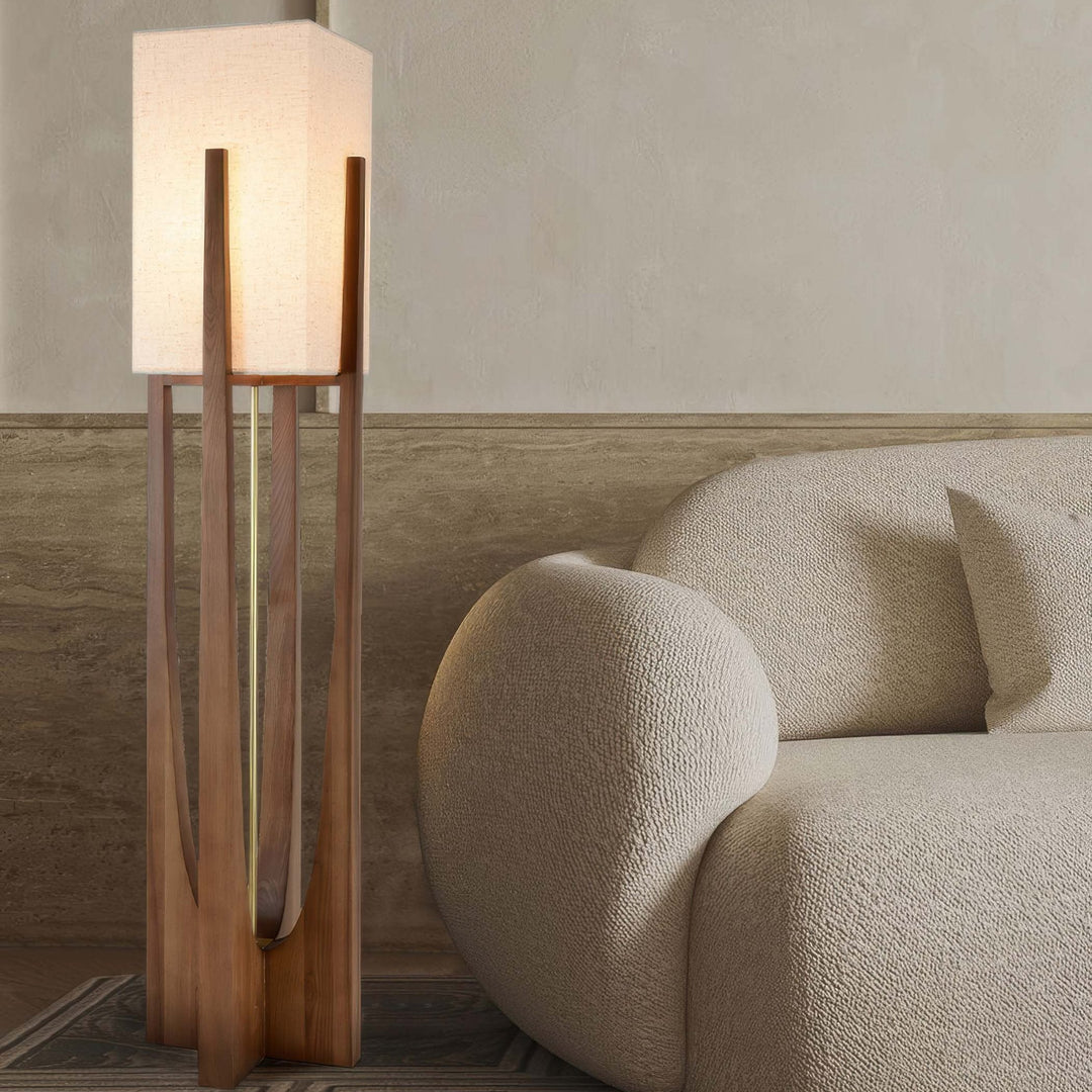 Gulvlampe i valnøtt | Minimalistisk og koselig