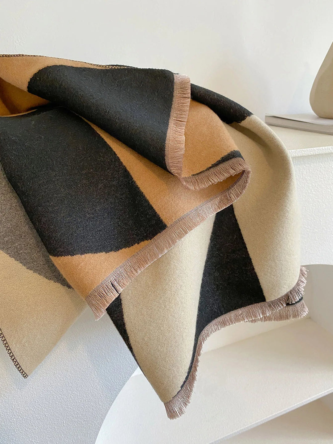 Vendbart kasjmirskjerf til dame – eleganse og varme